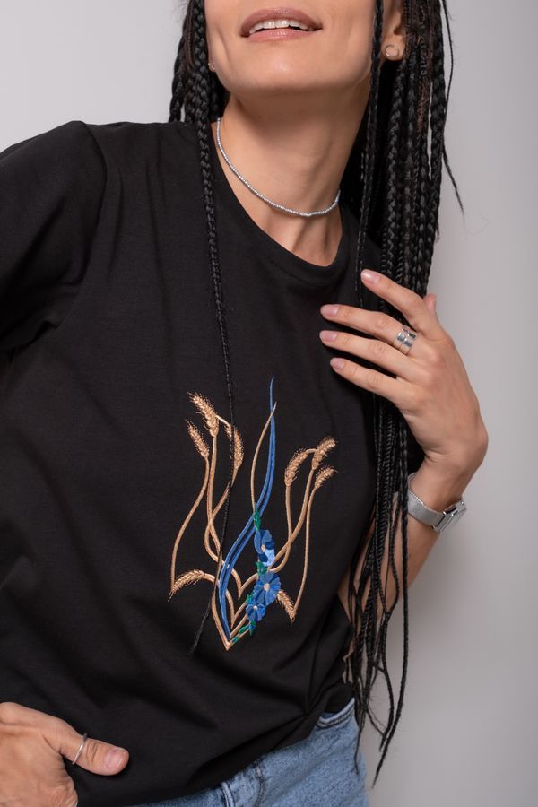 Women's t-shirt with &ldquo;Mallow trident&rdquo; embroidery, black, Black, S