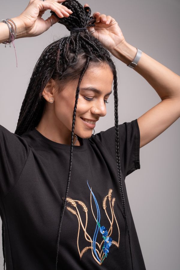Women's t-shirt with &ldquo;Mallow trident&rdquo; embroidery, black, Black, S